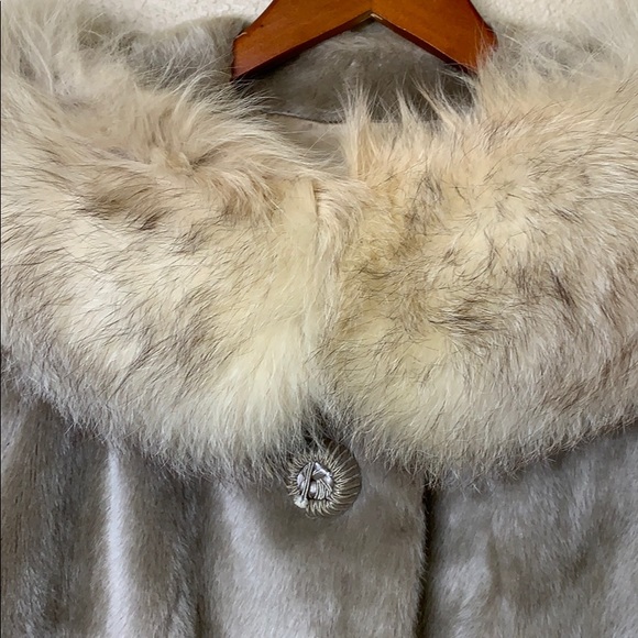 Host Fav 🎉 Beautiful vintage fox fur collar coat Firm Price - Picture 3 of 11